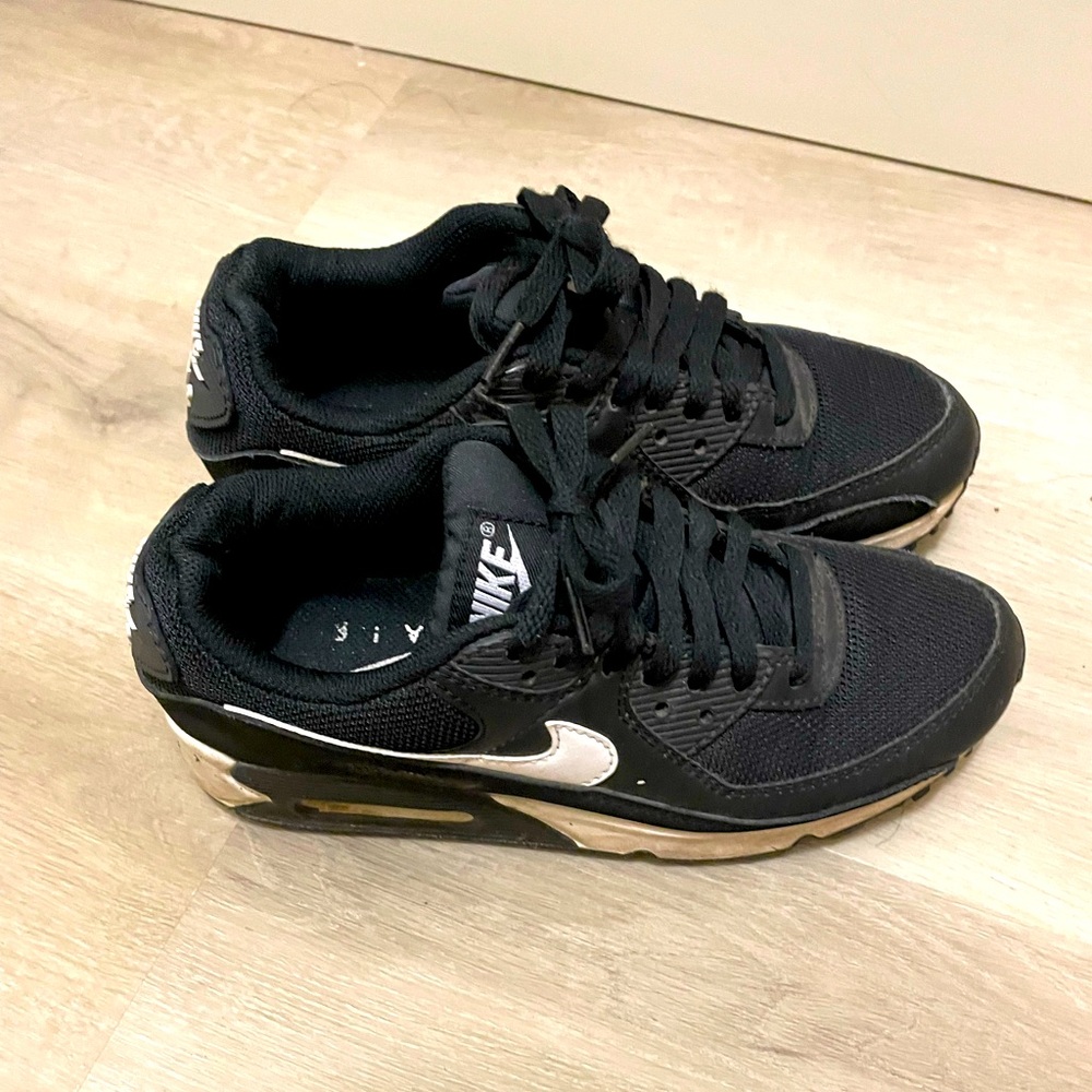 Nike Air Max 90 runners